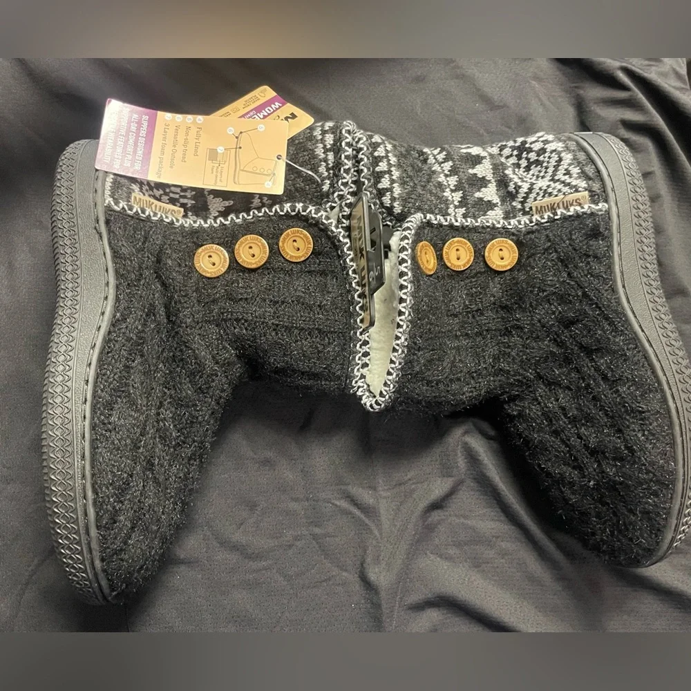 NWT MUK LUKS Cabin Slipper Booties Women’s Size 5/6 Black Nordic Sherpa Lined